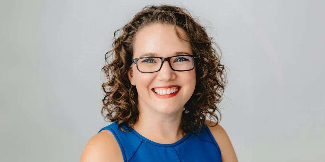 Stephanie Renk  How This Career Coach Helps Job Seekers Land Their Dream Jobs