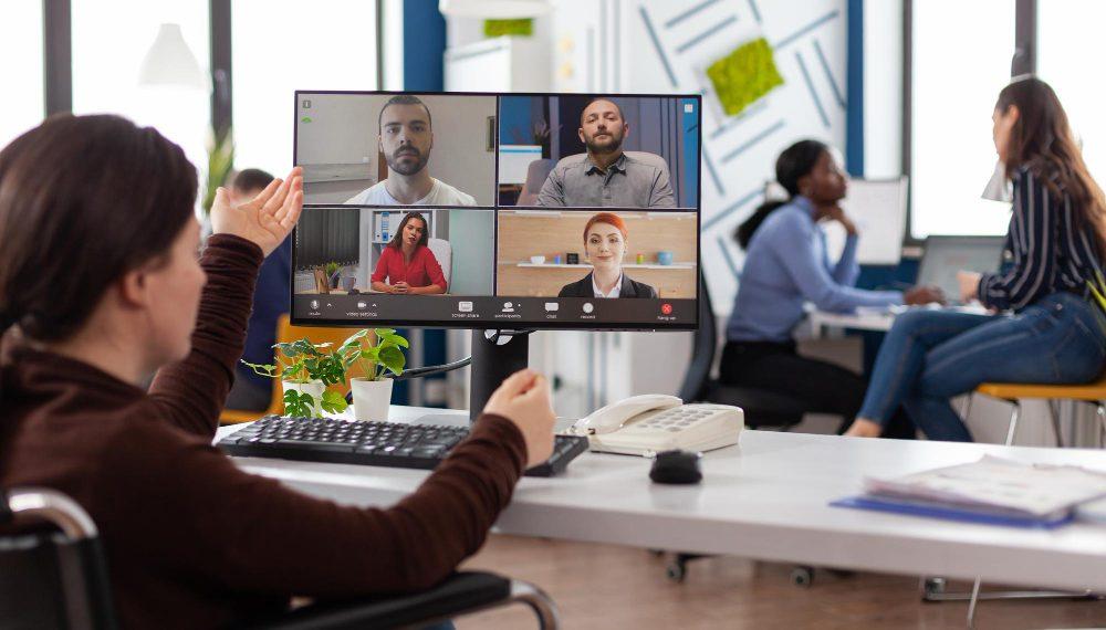 Leading a Remote or Hybrid Team Effectively: 10 Rules to Follow